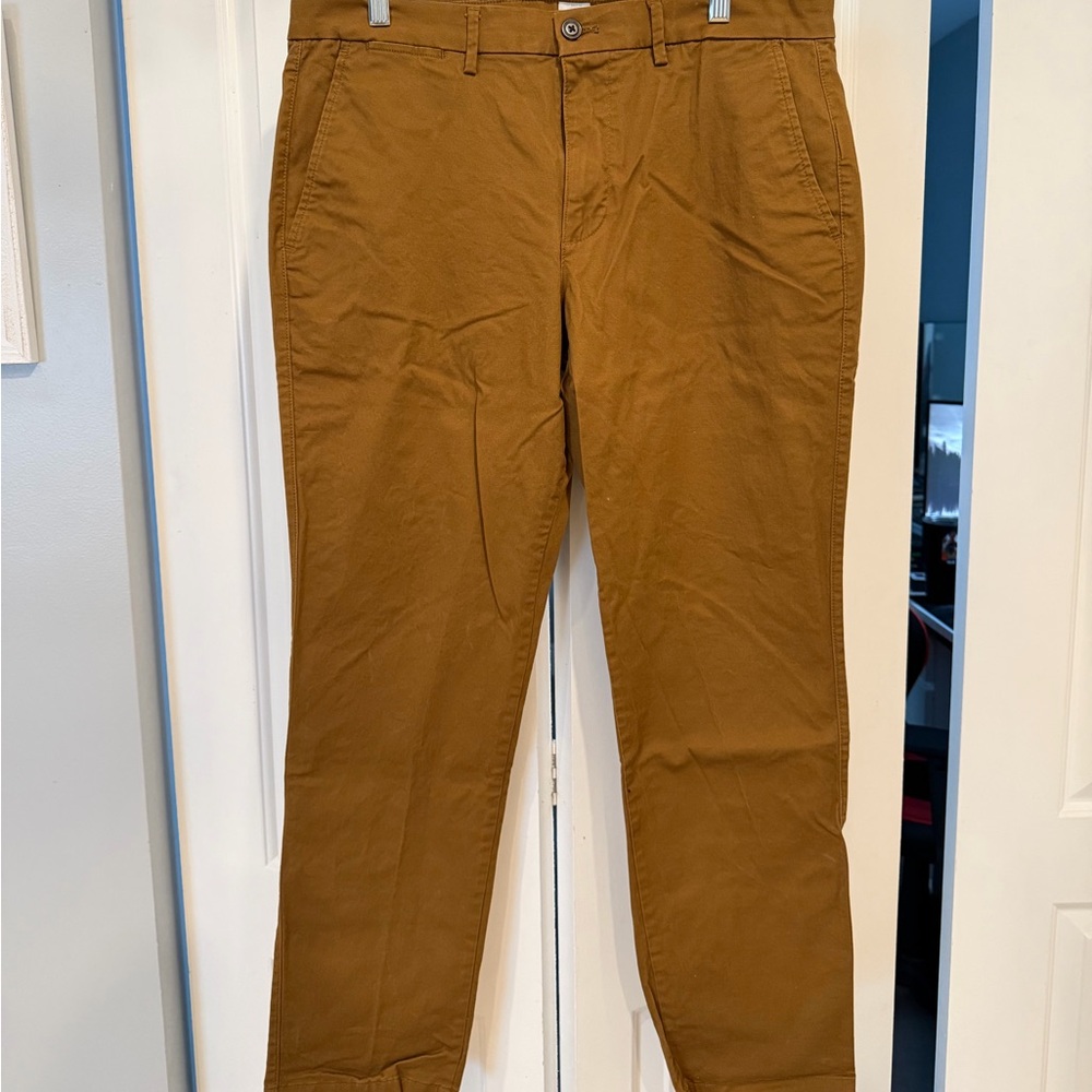 GAP Men's Tan Chino Pants